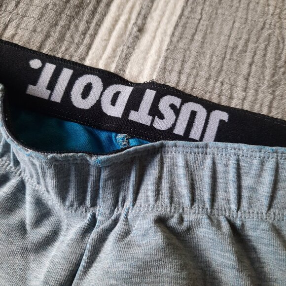 NIKE Sportswear Leg-A-See Graphic Logo Crop Leggings Style# 652478-006 - Size S - Picture 10 of 16